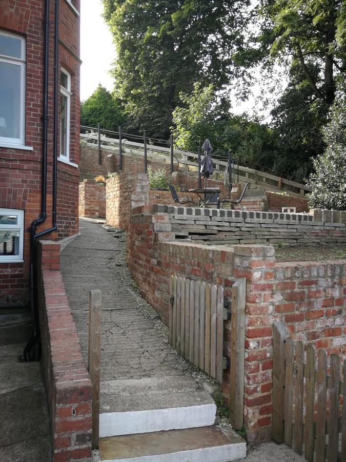 The Grove Bed & Breakfast Whitby Luaran gambar